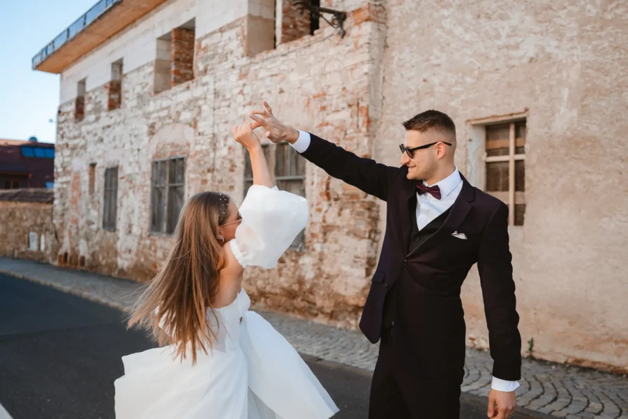 Čo ovplyvňuje cenu svadobného fotografa/fotenia